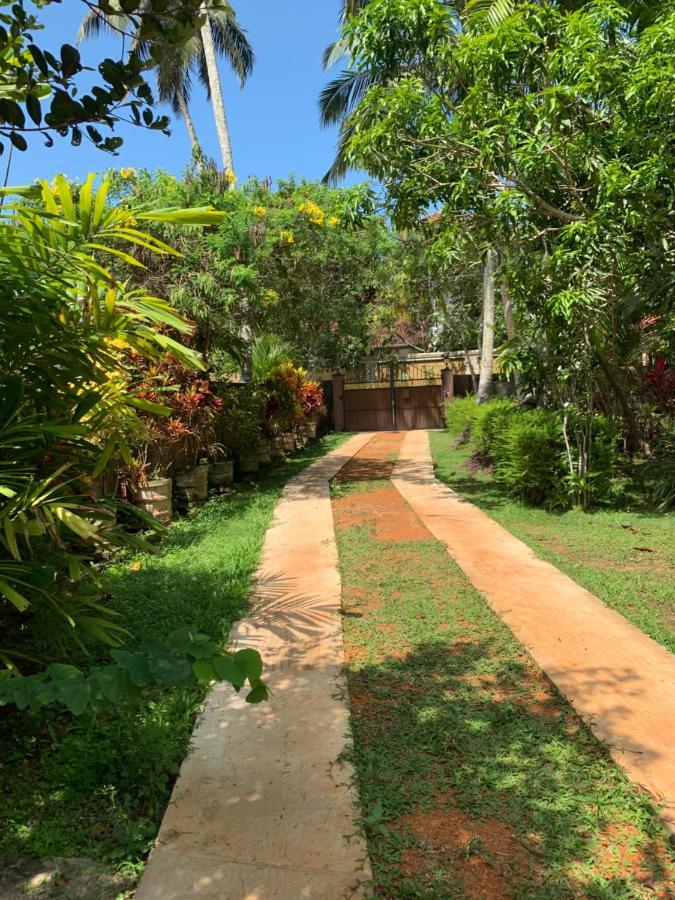 Tranquil Private Villa Near Bentota Beach Bagian luar foto